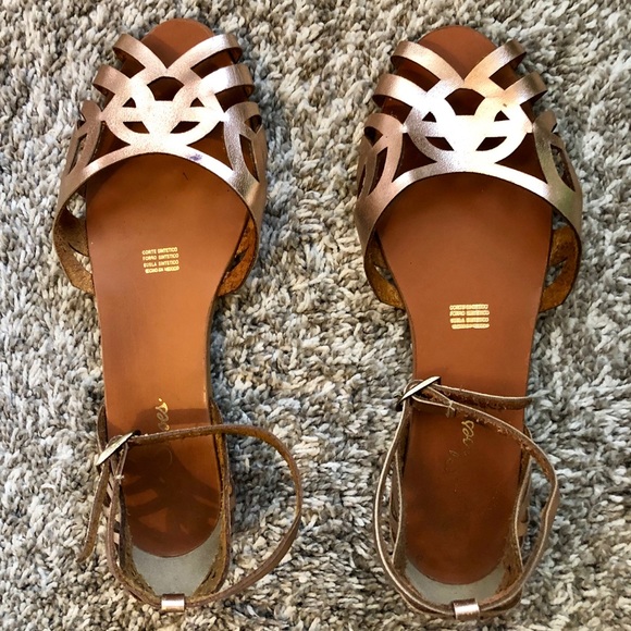 Shoes - Ankle strap gold rose sandals